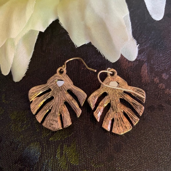 Green Crystal & Goldtone Art Deco Earrings - Picture 3 of 3